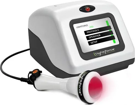 Appareil laser LightForce avec pièce à main, chez le kinésithérapeute Jan De Wachter